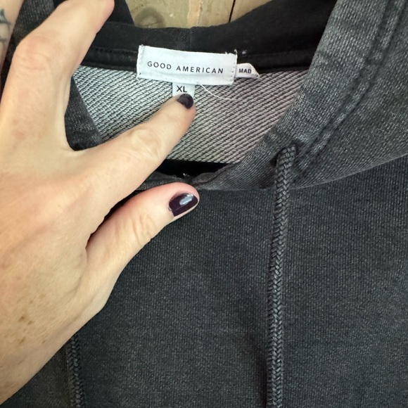 Good American Women's Jeanius Terry Crop Hoodie in Black - Picture 5 of 5